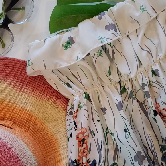 LAST CHANCE! CLOSET CLOSING! Strapless flowy tunic empire floral summer top - Picture 2 of 8